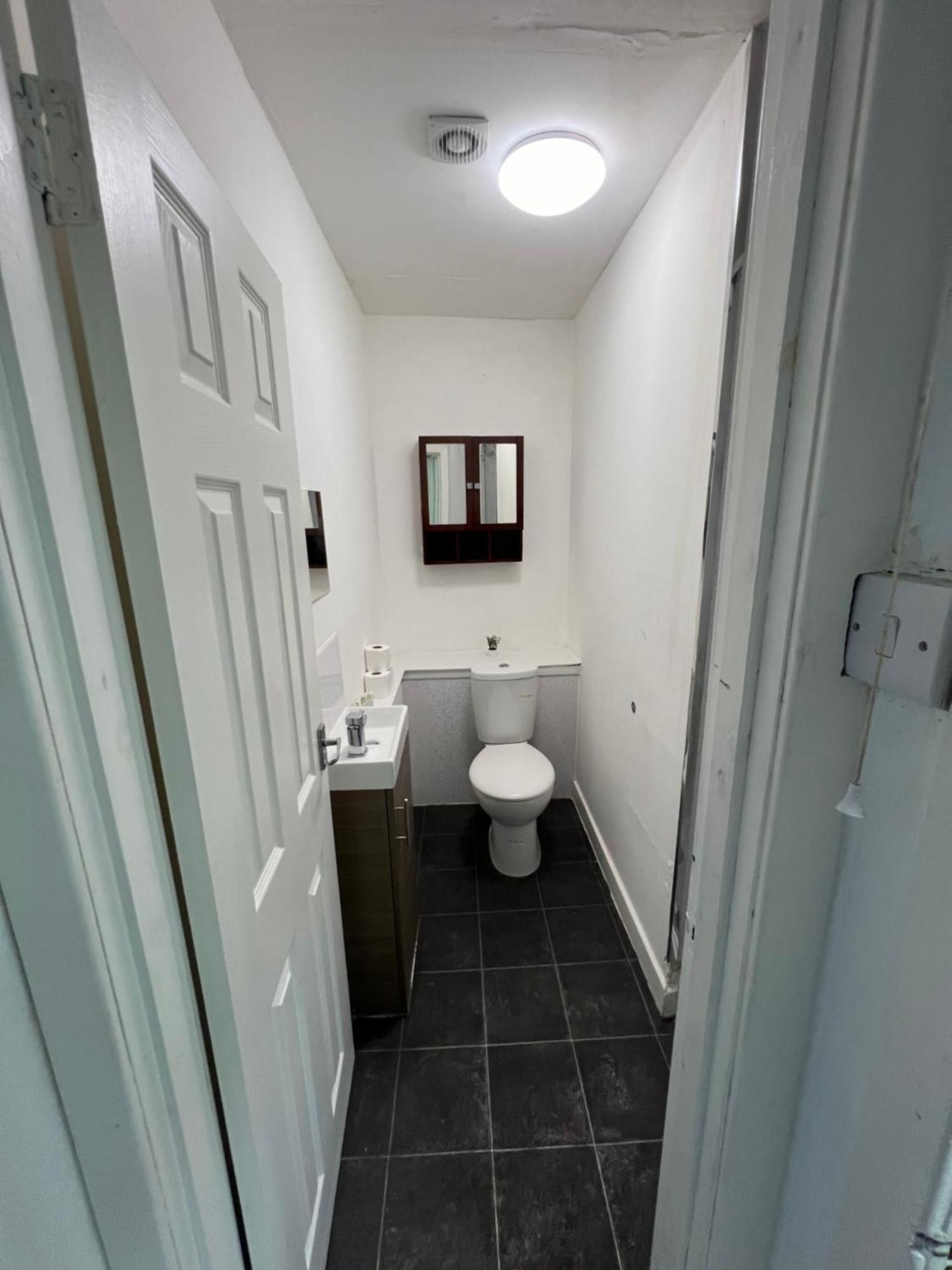 Great Western Road Studio With En Suite Glasgow Exterior photo
